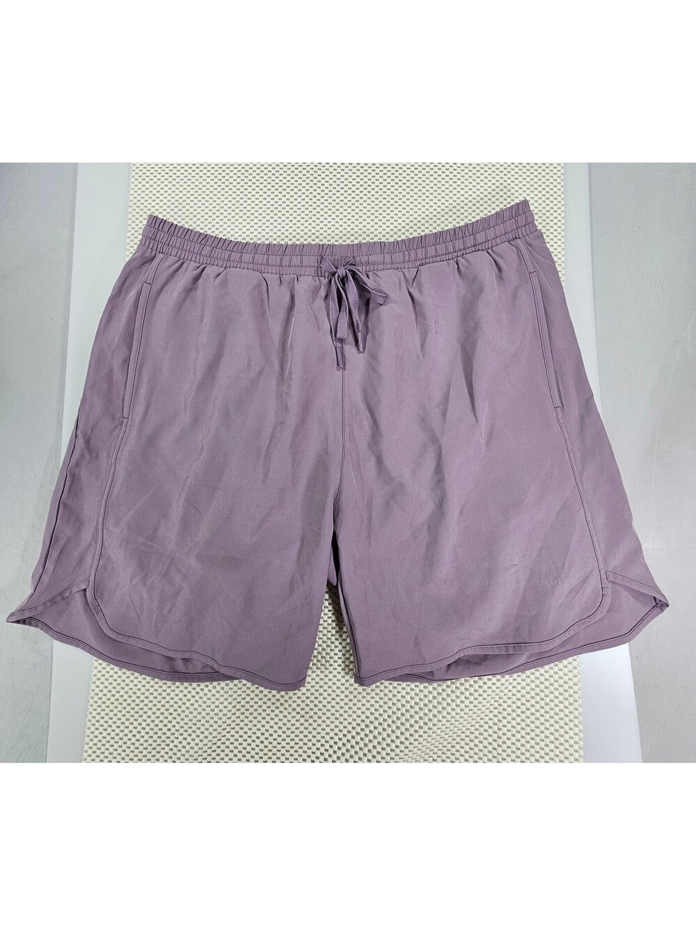 Mono B Men's Wave Accent Essential Active Shorts. Size XL